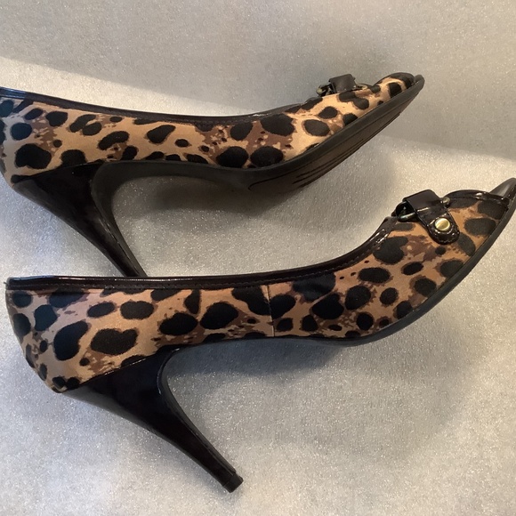 Connie Womens Leopard Print Shoes Peep Toe Pumps Size 10 - Picture 3 of 7
